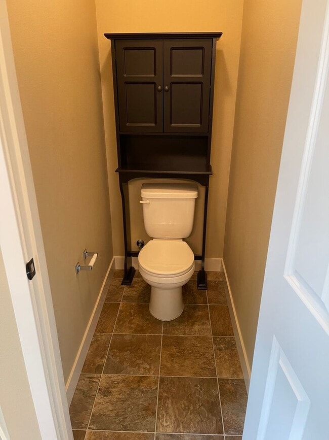 Building Photo - Beautiful 4 Bedroom in a small and exclusive neighborhood