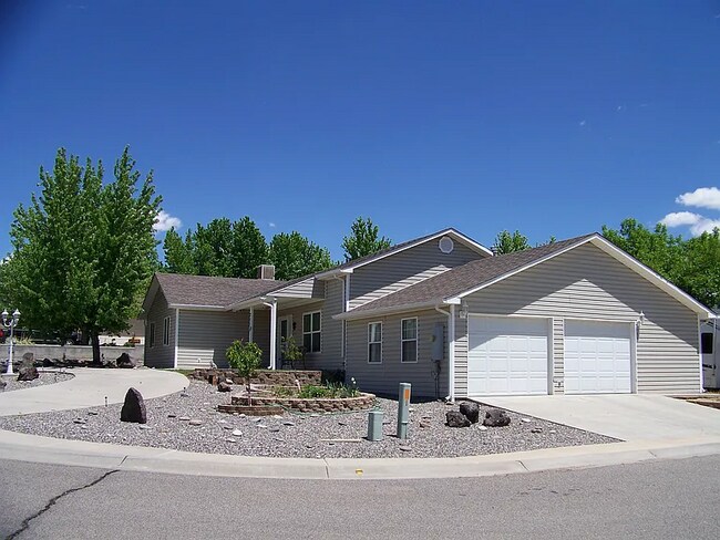 Building Photo - 211 Heritage Ln