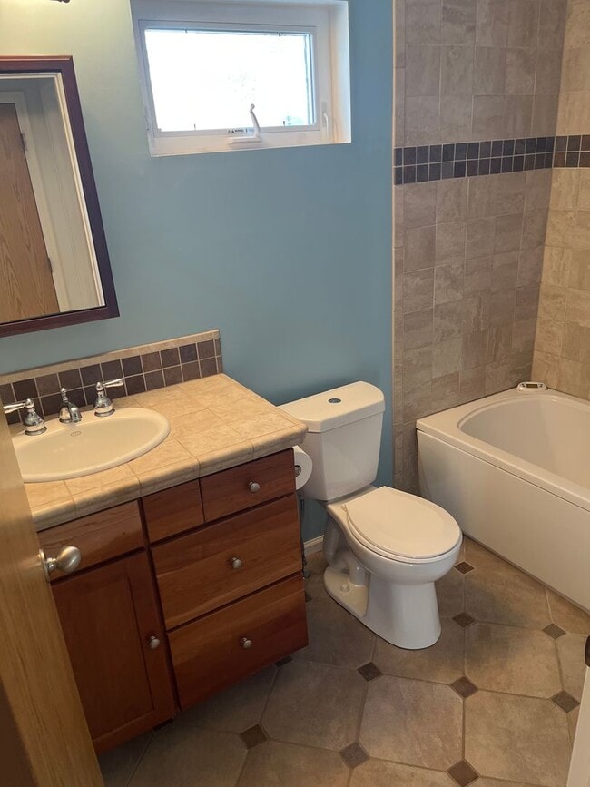 Building Photo - CUTE 2 BED/2 BATH COTTAGE WITH PRIVATE BACKYARD DECK BY GARDEN ACRES PARK