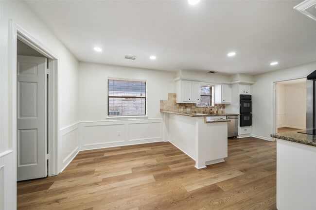 Building Photo - 3518 Cave Springs Dr