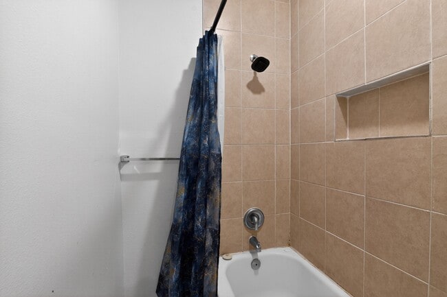 Building Photo - 1548 W 5th St