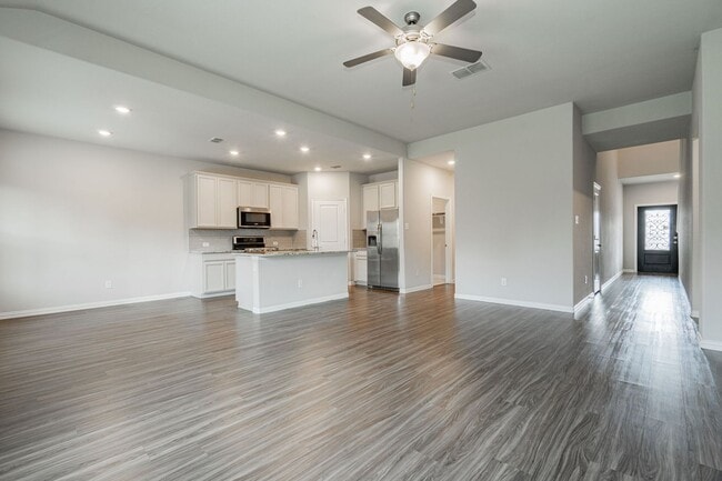 Building Photo - Stunning 3-bedroom, 2.5-bathroom with office.