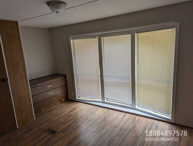 Building Photo - 3010 21st St Ln NE