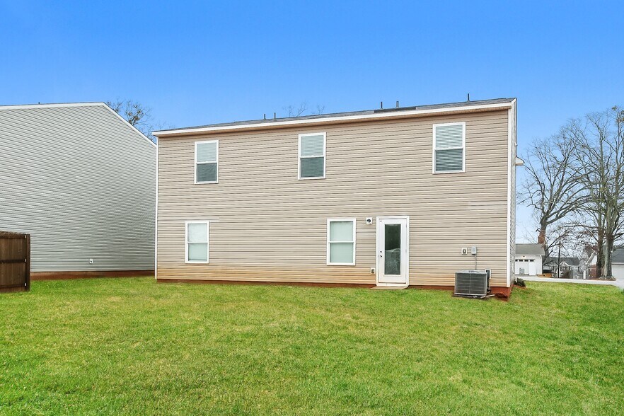Building Photo - 240 Wadsworth Rd
