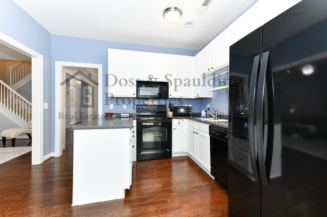 Building Photo - 1421 New Garden Rd