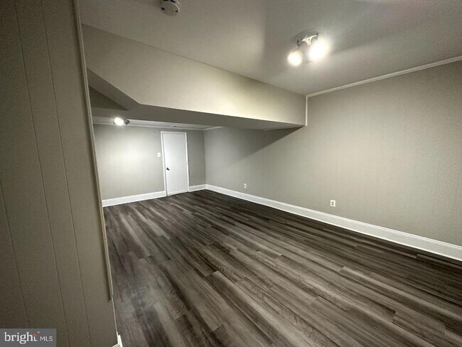 Building Photo - 8121 Fenwick Ct