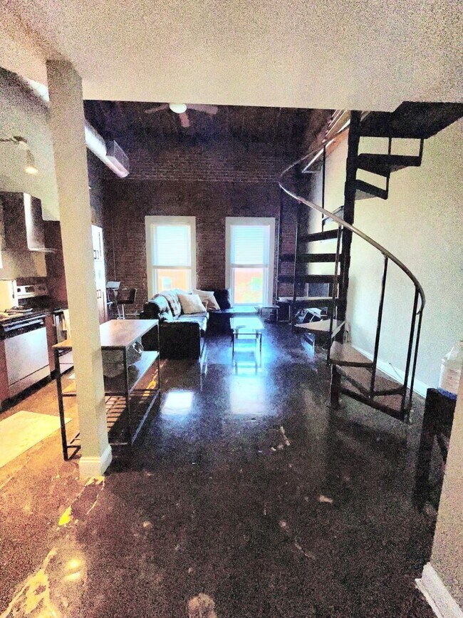 Building Photo - Coming Soon: Stylish Loft in the Heart of ...