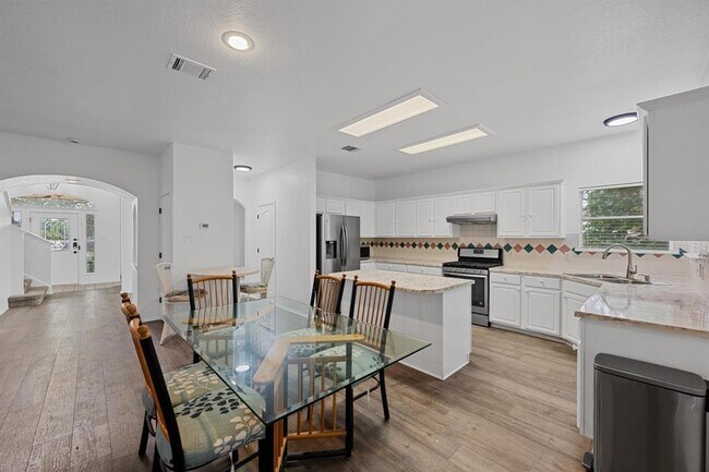 Building Photo - 4433 Chickasaw Ct