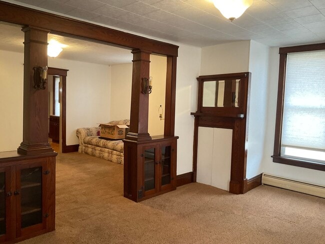 Building Photo - 112 W Main St