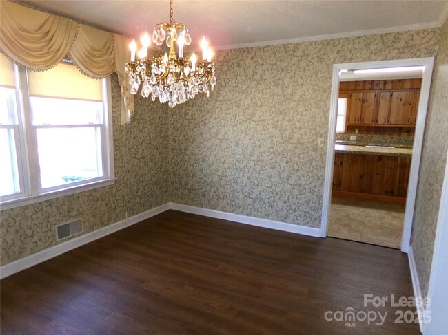 Building Photo - 507 Valleyview Dr