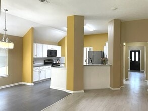 Building Photo - 7114 Glen Rosa Dr