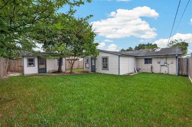 Building Photo - 1215 Mosher Ln