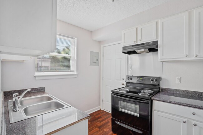 Primary Photo - Oak Garden