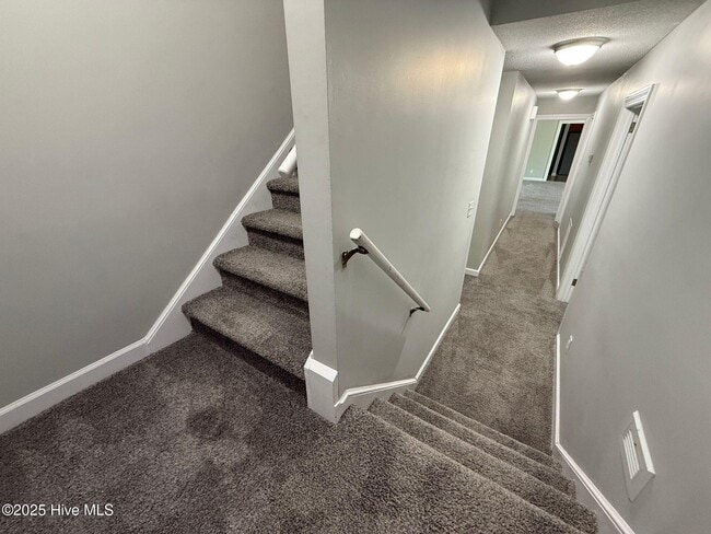 Building Photo - 1107 Greenway Dr
