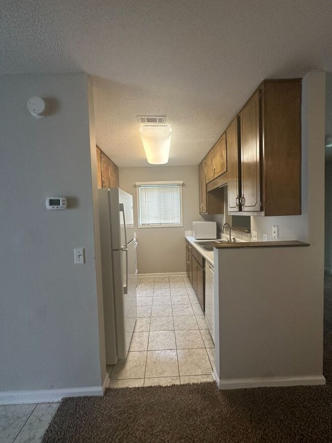 Building Photo - Rolling Acres!! END UNIT...