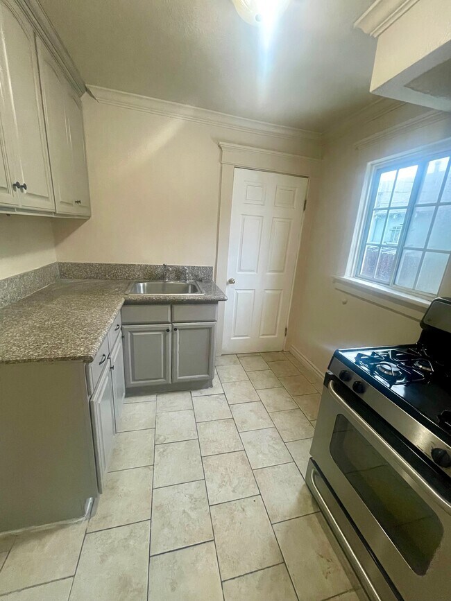 Kitchen - 841 W 64th St