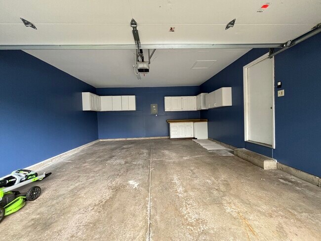 Building Photo - 1720 W Parkside Dr
