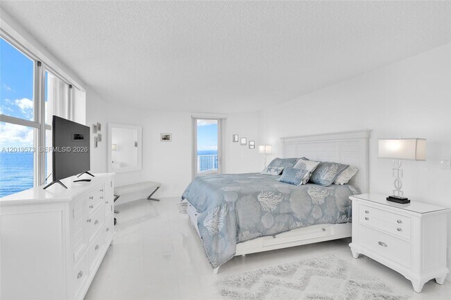 Building Photo - 5200 N Ocean Dr