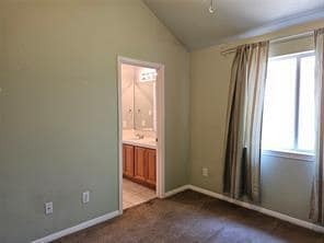 Building Photo - 2204 Zoa Dr