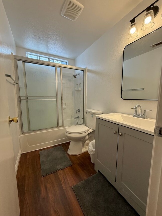 Building Photo - 2 bed 2 FULL bath Condo overlooking the pool!