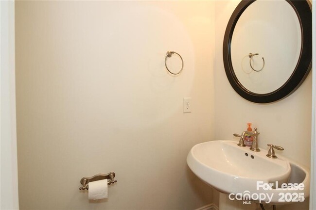 Building Photo - 405 Halyard Ln