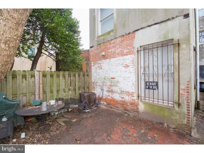 Building Photo - 803 Corinthian Ave