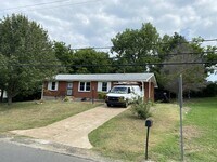 Building Photo - 3140 Richmond Hill Dr