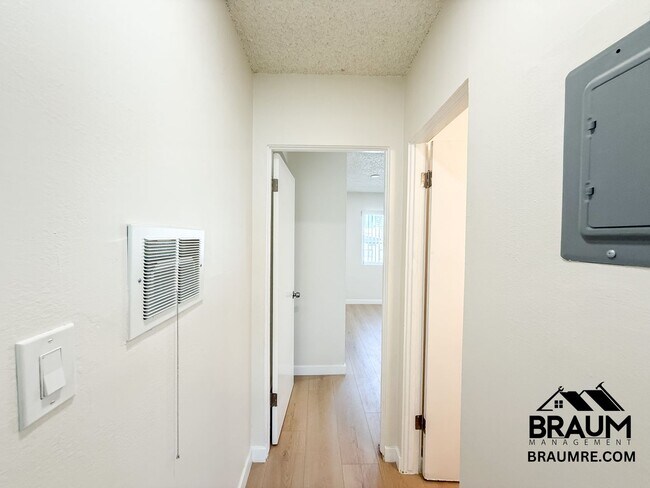 Building Photo - 4636 Laurel Canyon Blvd