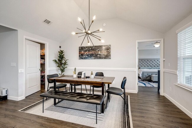 Building Photo - 858 Goodale Dr