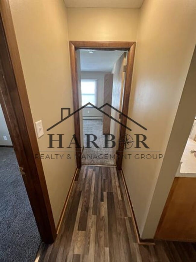 Building Photo - Cozy 2 Bed, 1 Bath – Perfect for Roommates...