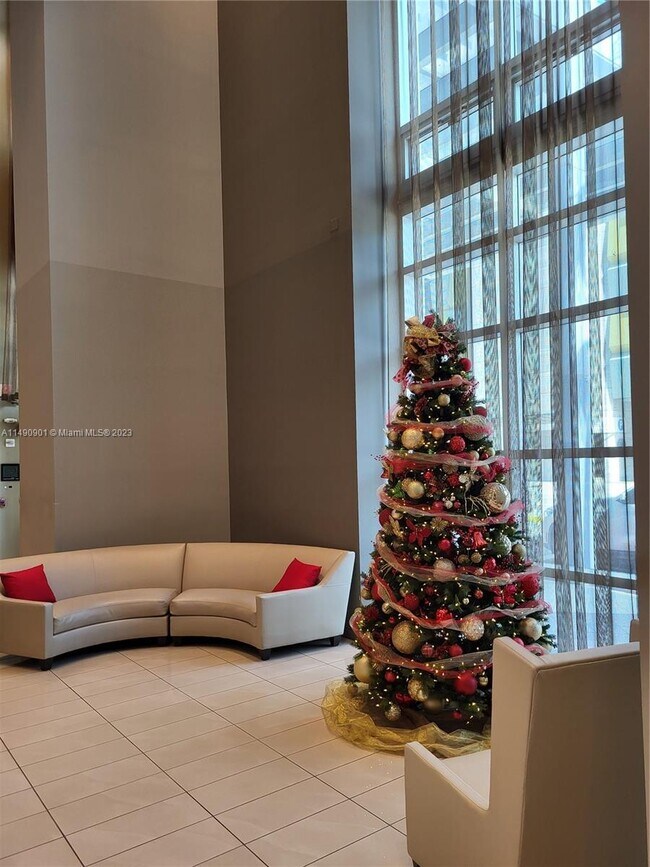 Building Photo - 300 S Biscayne Blvd