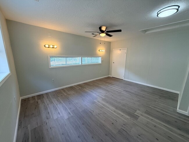 Building Photo - Newly renovated 1892sqft 4-bedroom, 3-bath home in Portland,