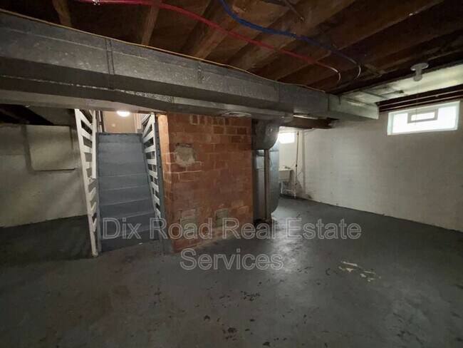 Building Photo - 2827 Oxford Ave