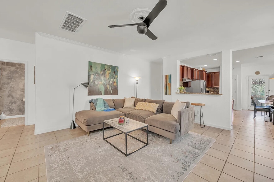 Building Photo - Room in Duplex on S Meadowlark St