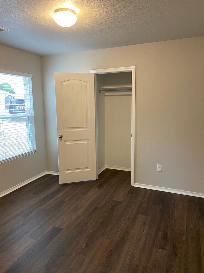 Building Photo - 3829 Travers Ln