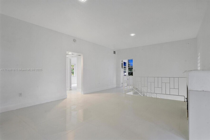 Building Photo - 600 Surfside Blvd