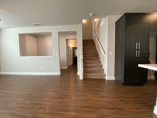 Building Photo - Modern 4bd/3ba 1930 sq. ft. home in Rancho Cordova!