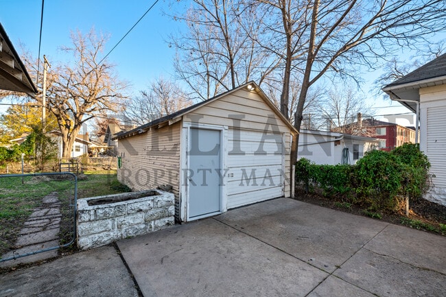 Building Photo - 806 N Faulkner St