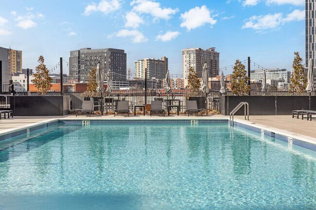 Building Photo - 505 16th Ave S