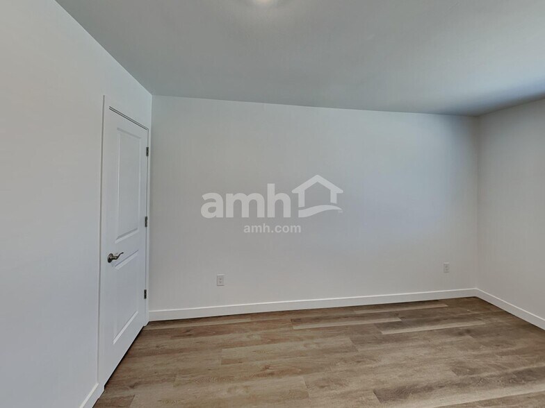 Building Photo - 9672 N Rancho Lozano