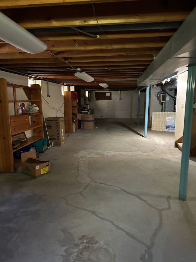 Building Photo - 3 Bedrooms One Floor Ranch House with 2 car attached garage in Lyndhurst