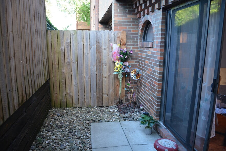 Building Photo - 3267 Niagara Sq