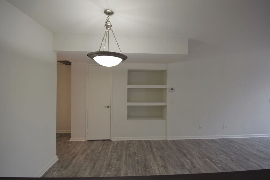 Building Photo - 12352 Burbank Blvd