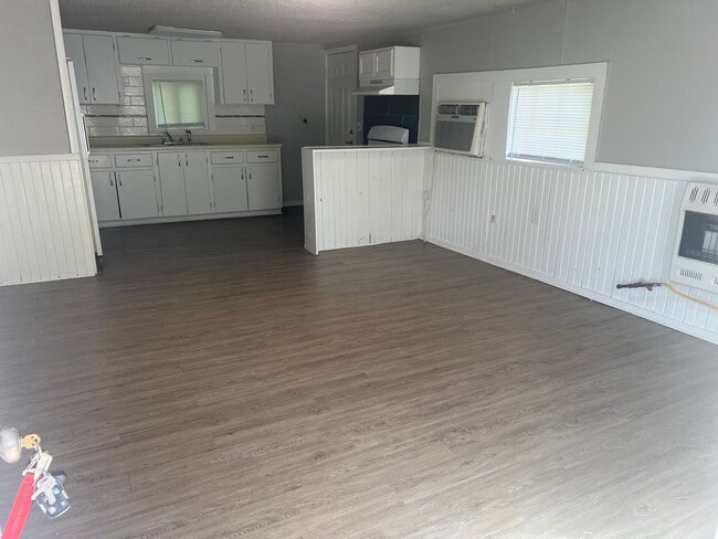 Building Photo - COZY 1 bedroom 1 bathroom