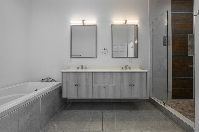 Building Photo - 2700 N Myrtle Ave