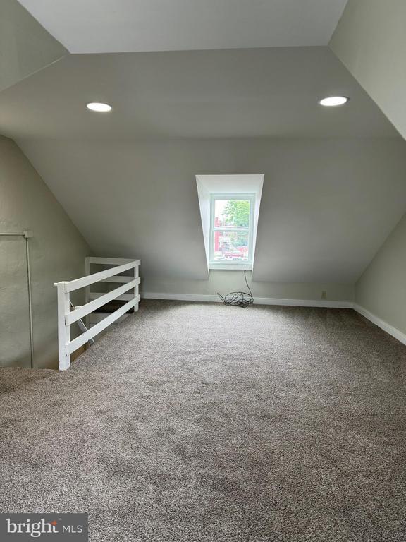 Building Photo - 107 S Queen St