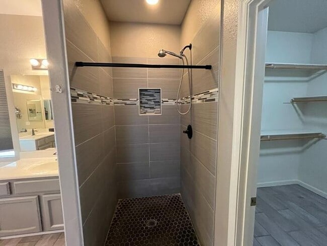 Building Photo - Spacious 4 Beds, 2 Baths Home with POOL in...