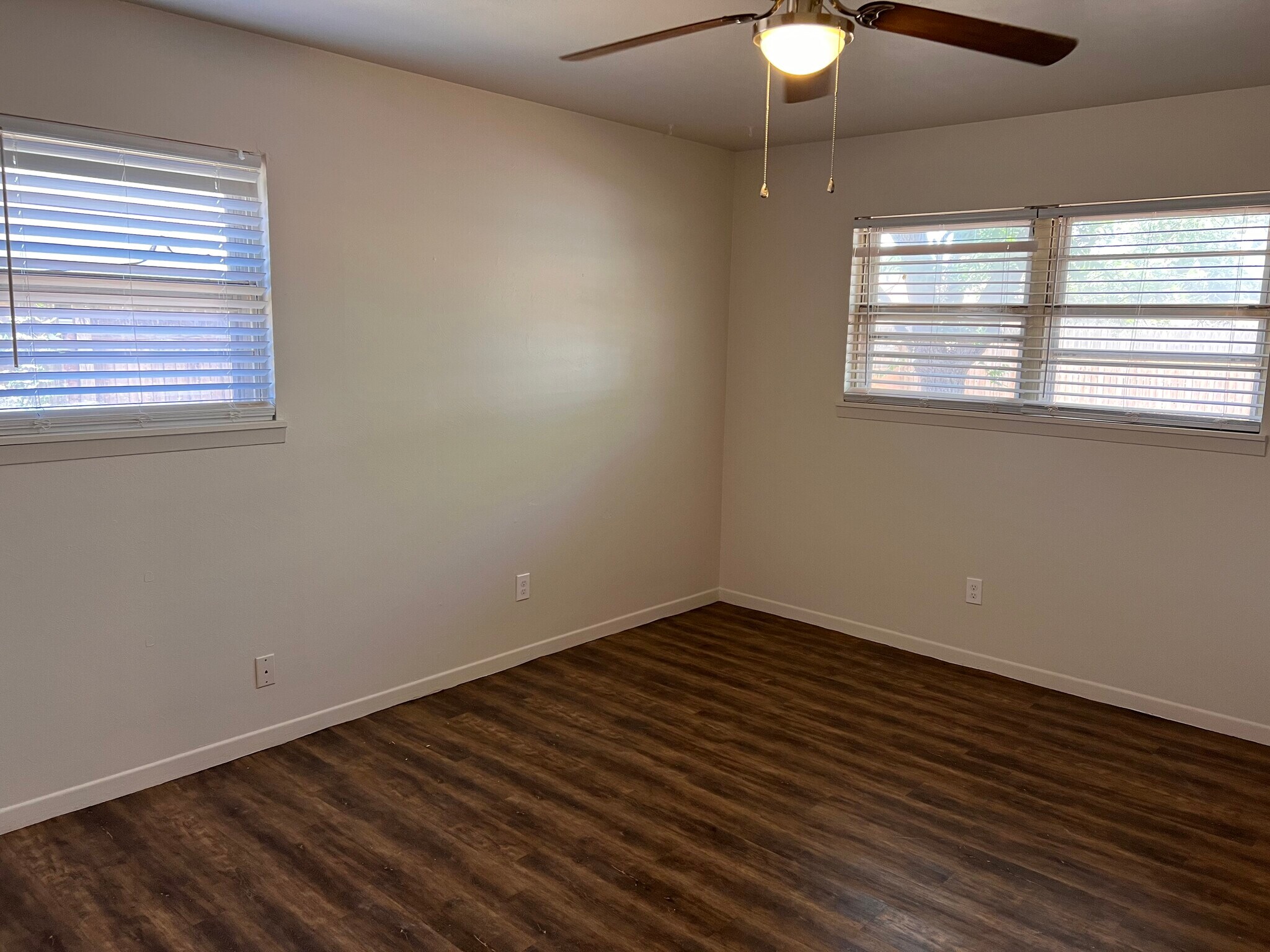 Building Photo - 901 S Pecos Dr