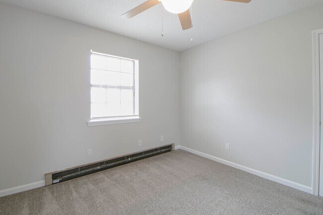 Building Photo - 24-424 Thompsonville Ln