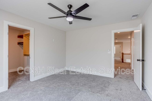 Building Photo - 8423 W 37th Ct N